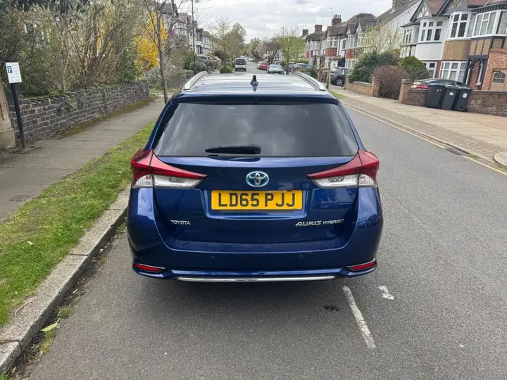 Toyota Auris 2015 photo 5