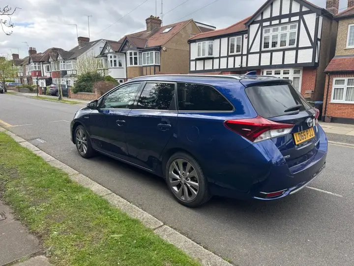 Toyota Auris 2015 photo 4