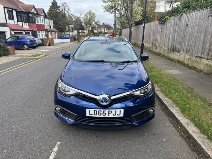 Toyota Auris 2015 photo 2