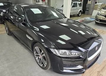 Jaguar Xe 2016 photo 2