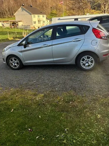 Ford Fiesta 2012 photo 3