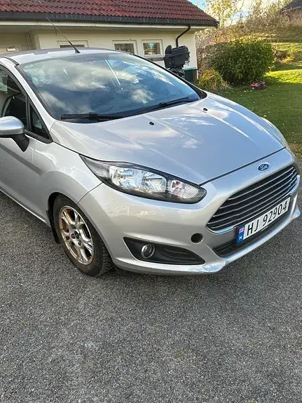 Ford Fiesta 2012 photo 2