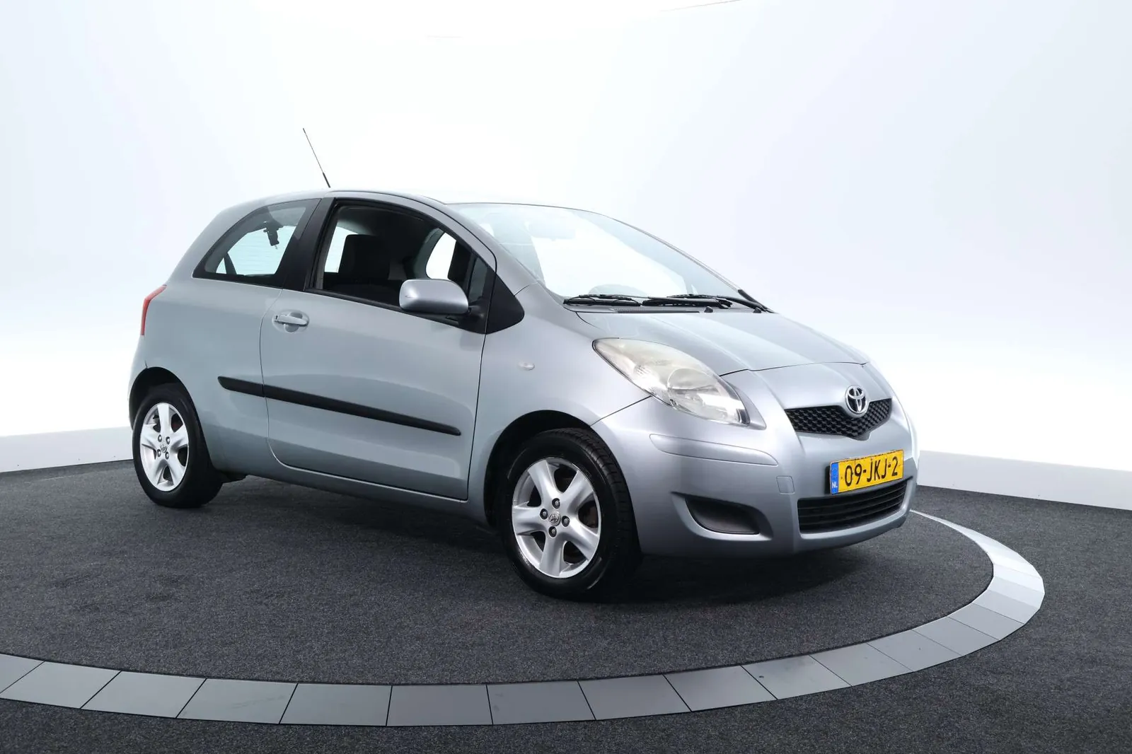Toyota Yaris 2009 photo 3