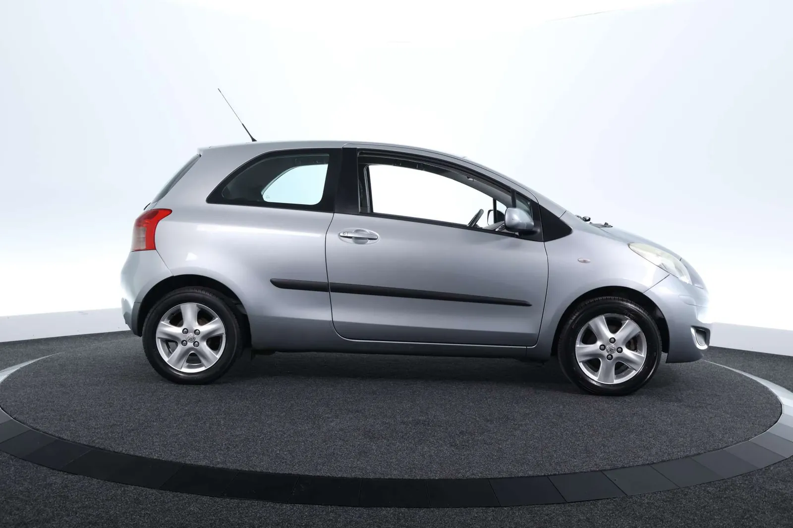 Toyota Yaris 2009 photo 4