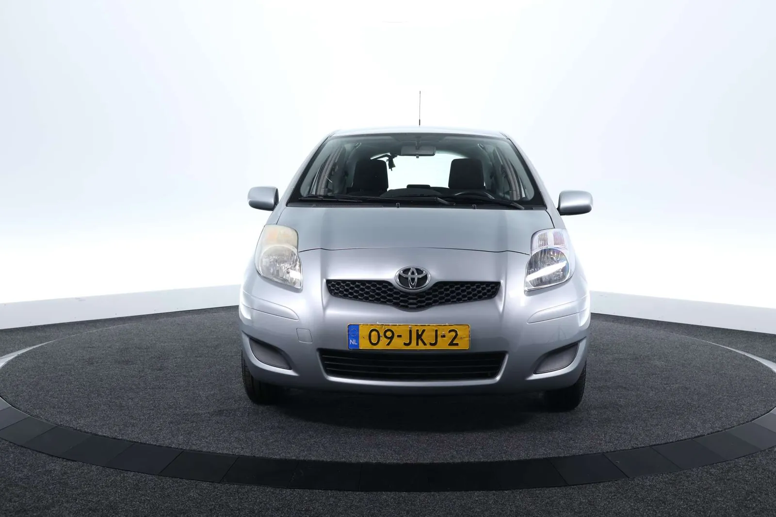 Toyota Yaris 2009 photo 2