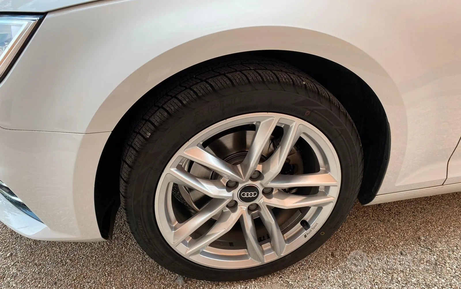 Audi A4 2018 photo 2