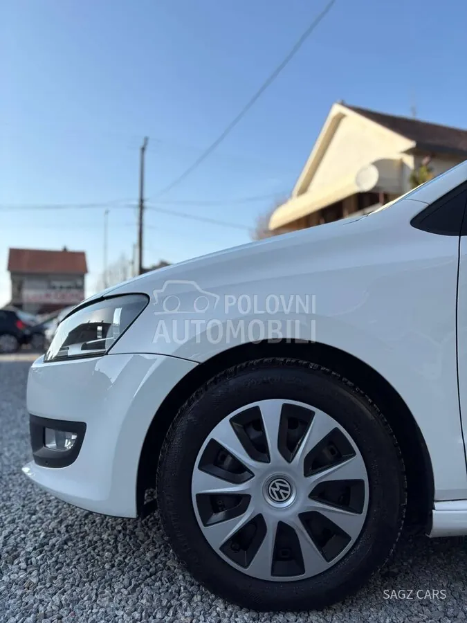 Volkswagen Polo 2011 photo 4