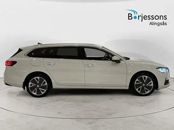 Skoda Superb 2024 photo 2