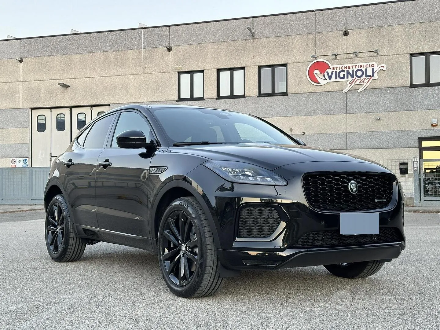 Jaguar E-Pace 2023 photo 3
