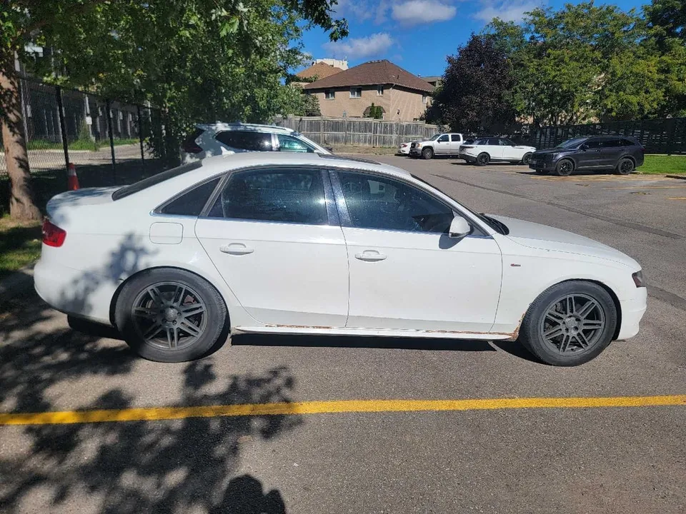 Audi A4 2010 photo 5