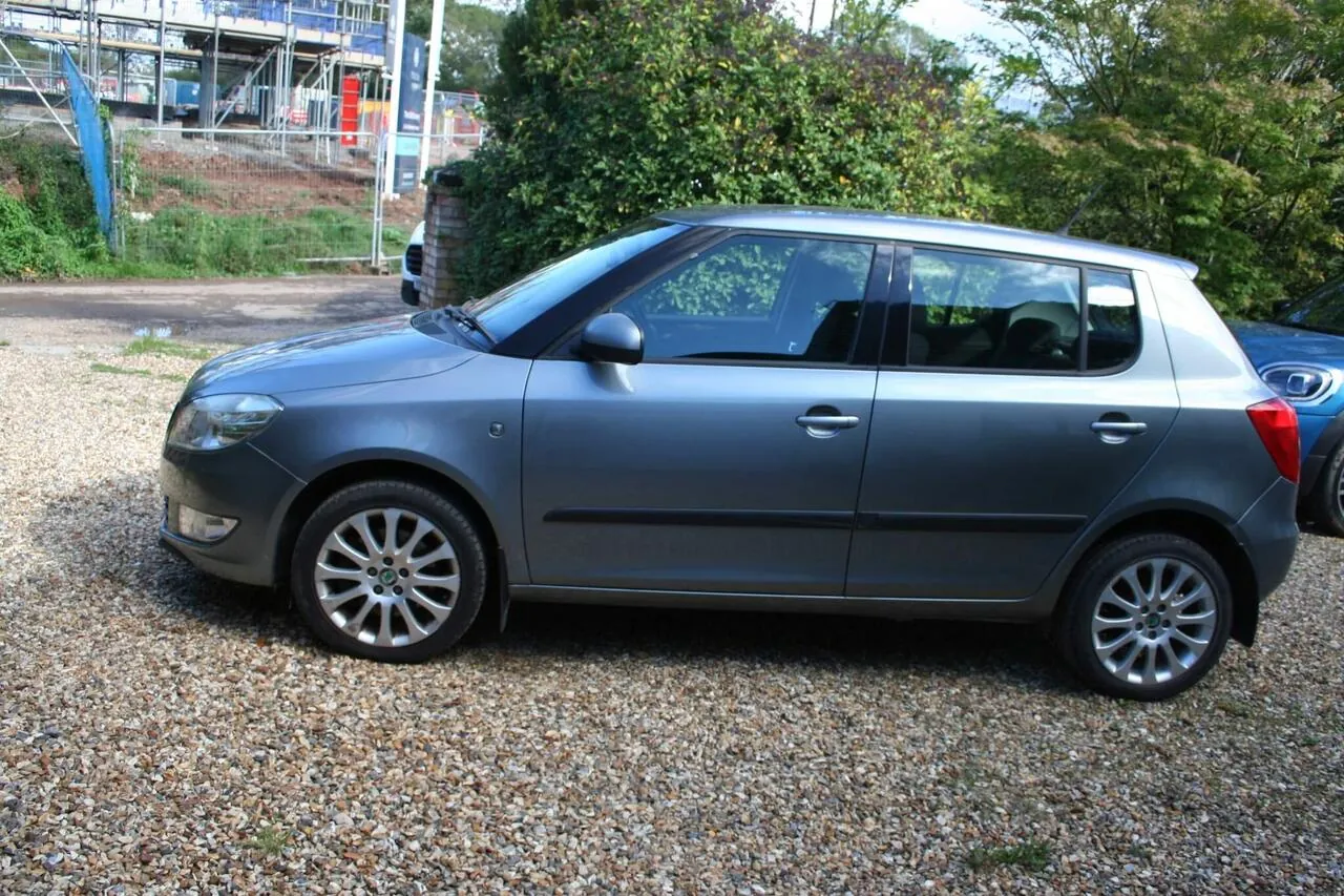 Skoda Fabia 2012 photo 3