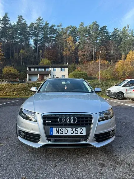 Audi A4 2010 photo 2