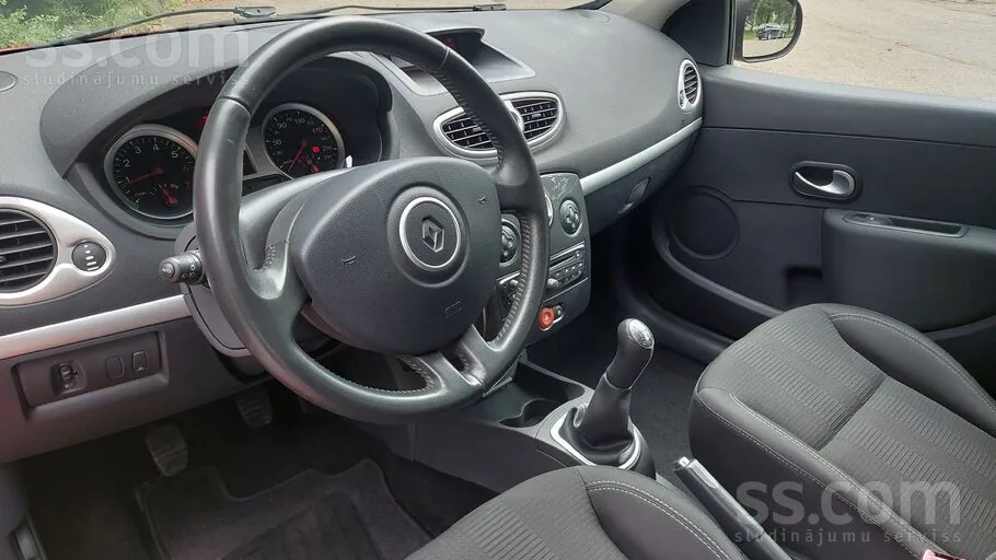 Renault Clio 2012 photo 3