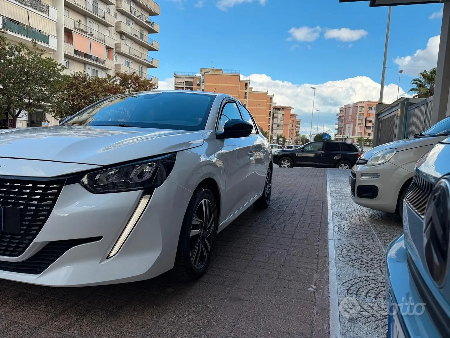 Peugeot 208 2023 photo 3