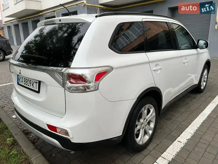 Mitsubishi Outlander 2014 photo 5