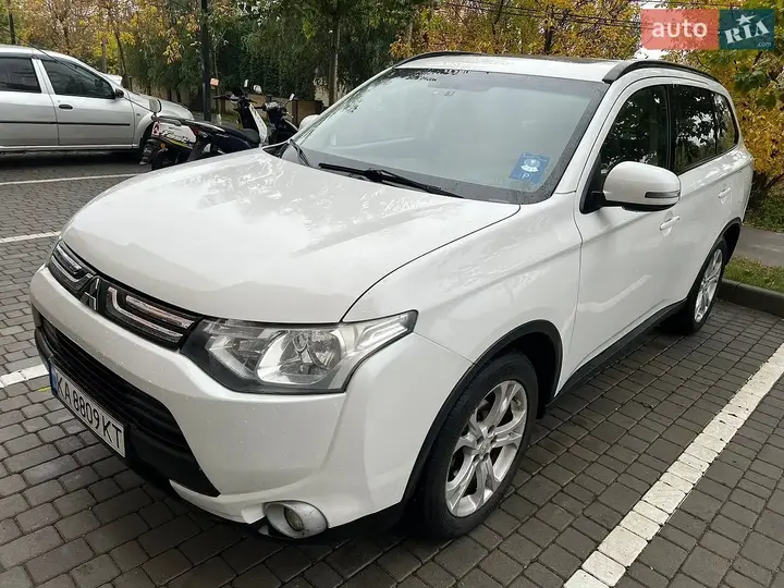 Mitsubishi Outlander 2014 photo 3