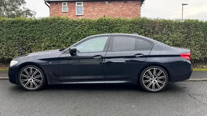 BMW 5 Series 2017 photo 2