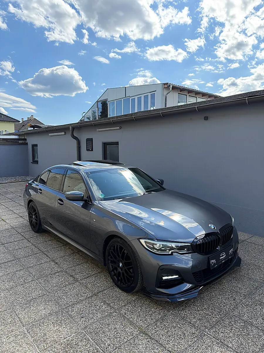 BMW 3 Series 2019 photo 3