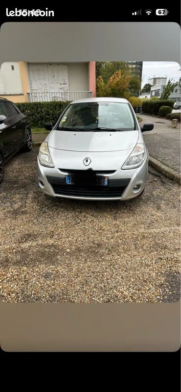 Renault Clio 2010 photo 2