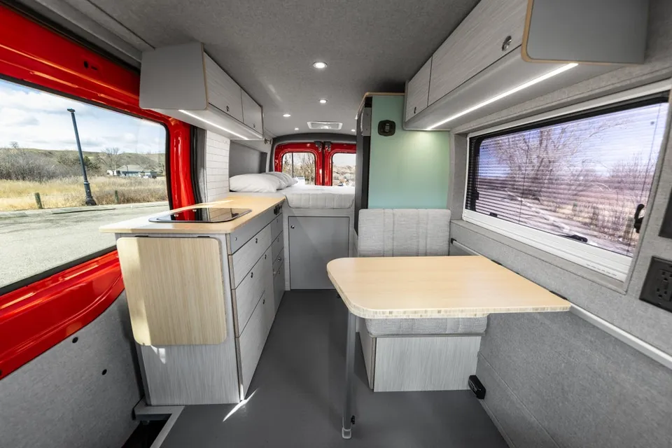 Ford Transit 2023 photo 2