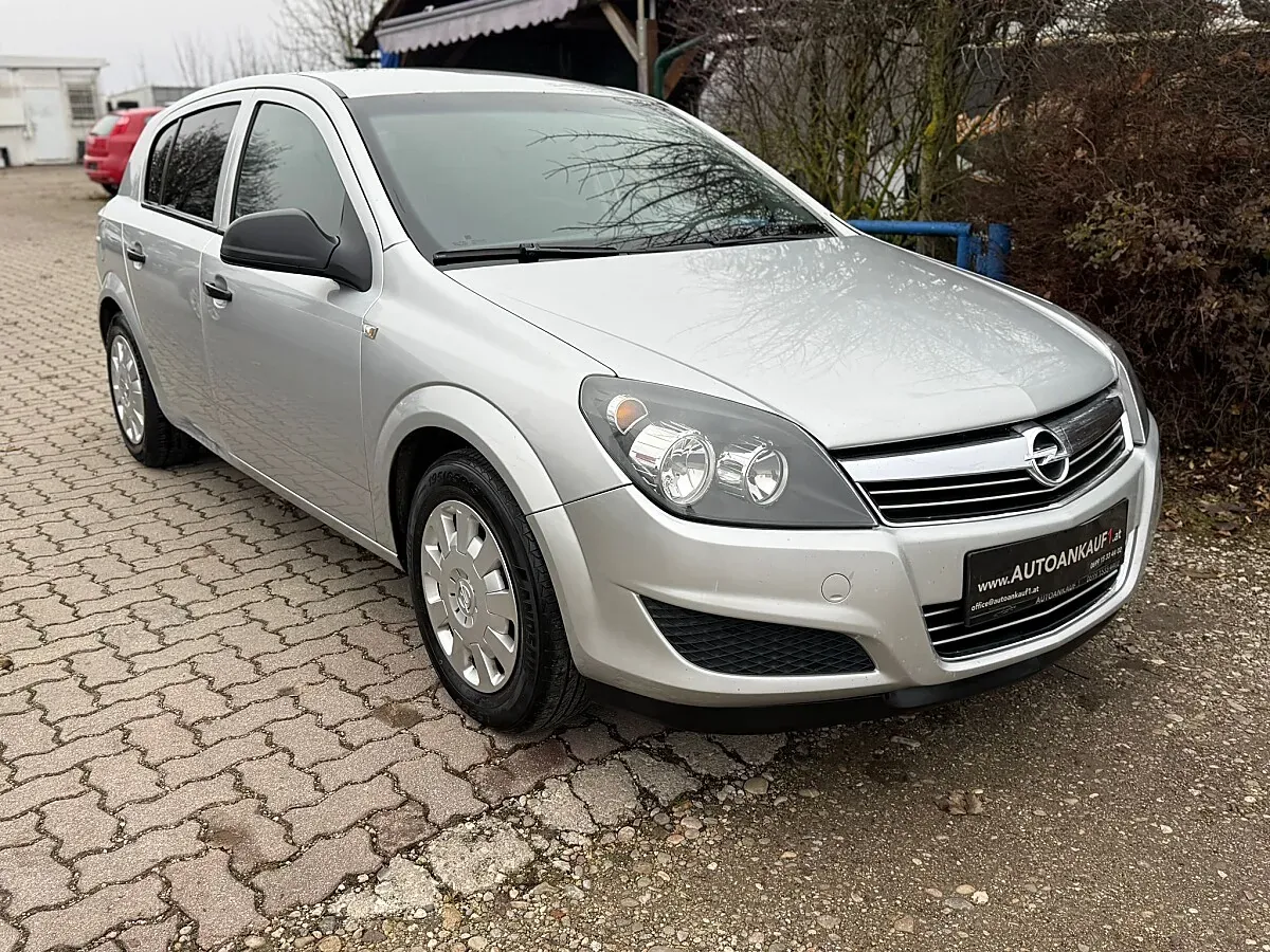 Opel Astra 2009 photo 2