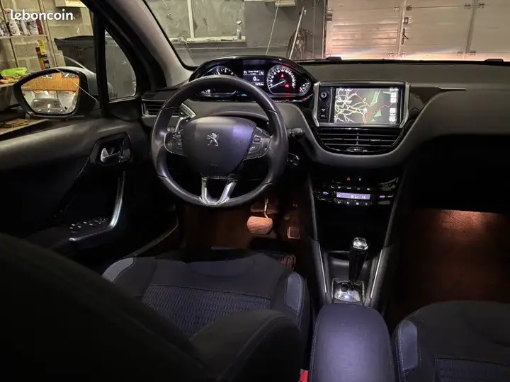 Peugeot 208 2012 photo 5