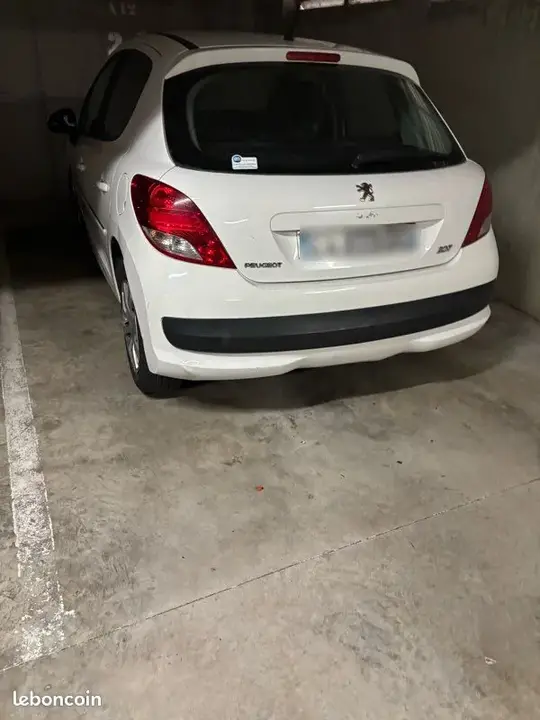 Peugeot 207 2012 photo 3