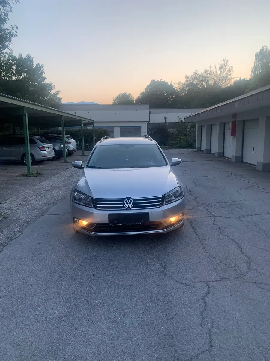 Volkswagen Passat 2012 photo 2