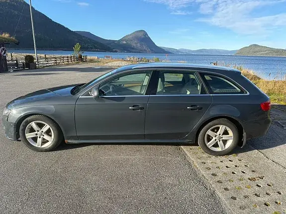 Audi A4 2009 photo 2