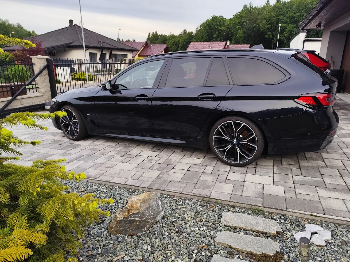 BMW 5 Series 2022 photo 2