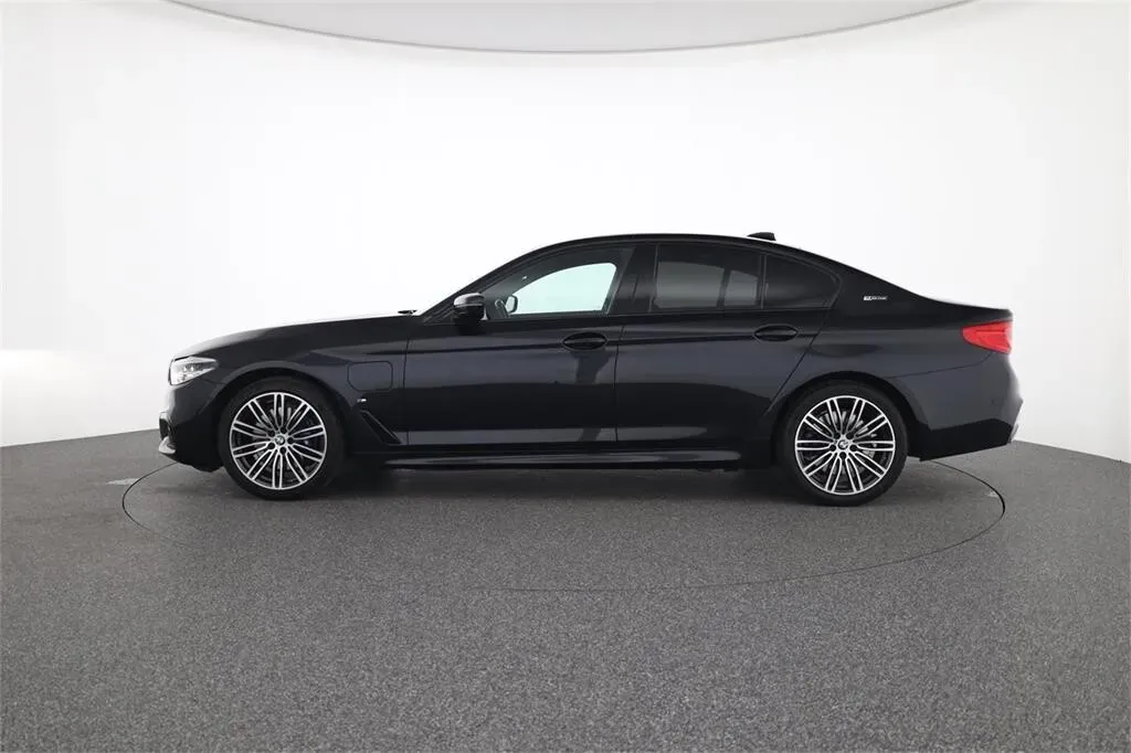BMW 5 Series 2019 photo 2