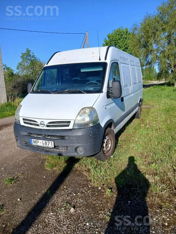 Nissan Interstar 2012 photo 2