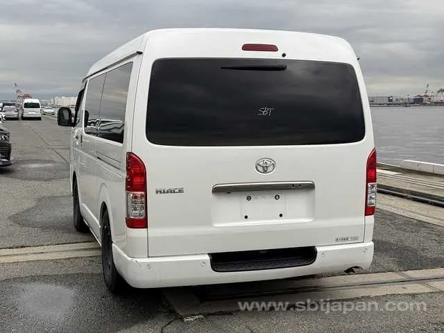 Toyota Hiace 2020 photo 3