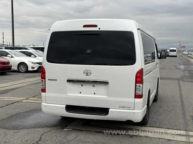 Toyota Hiace 2020 photo 4