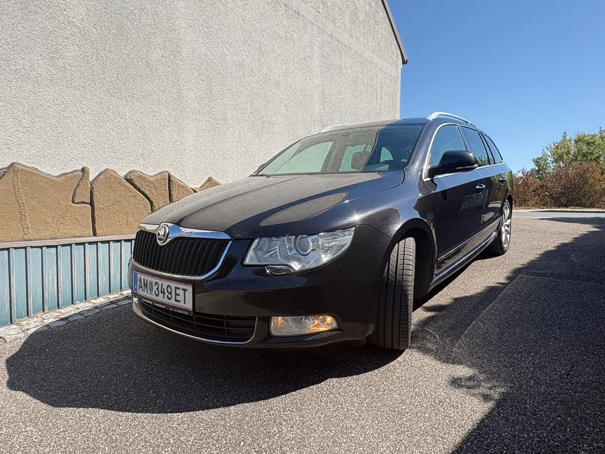 Skoda Superb 2011 photo 2