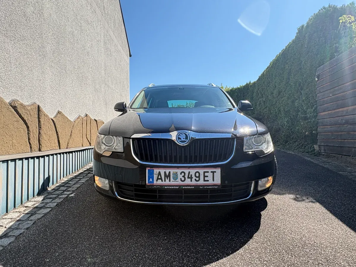 Skoda Superb 2011 photo 3