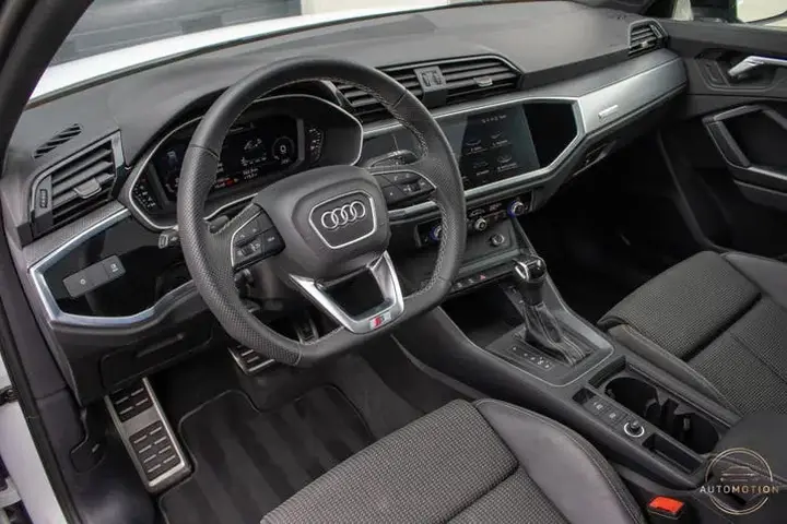 Audi Q3 2021 photo 3