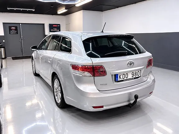 Toyota Avensis 2010 photo 4