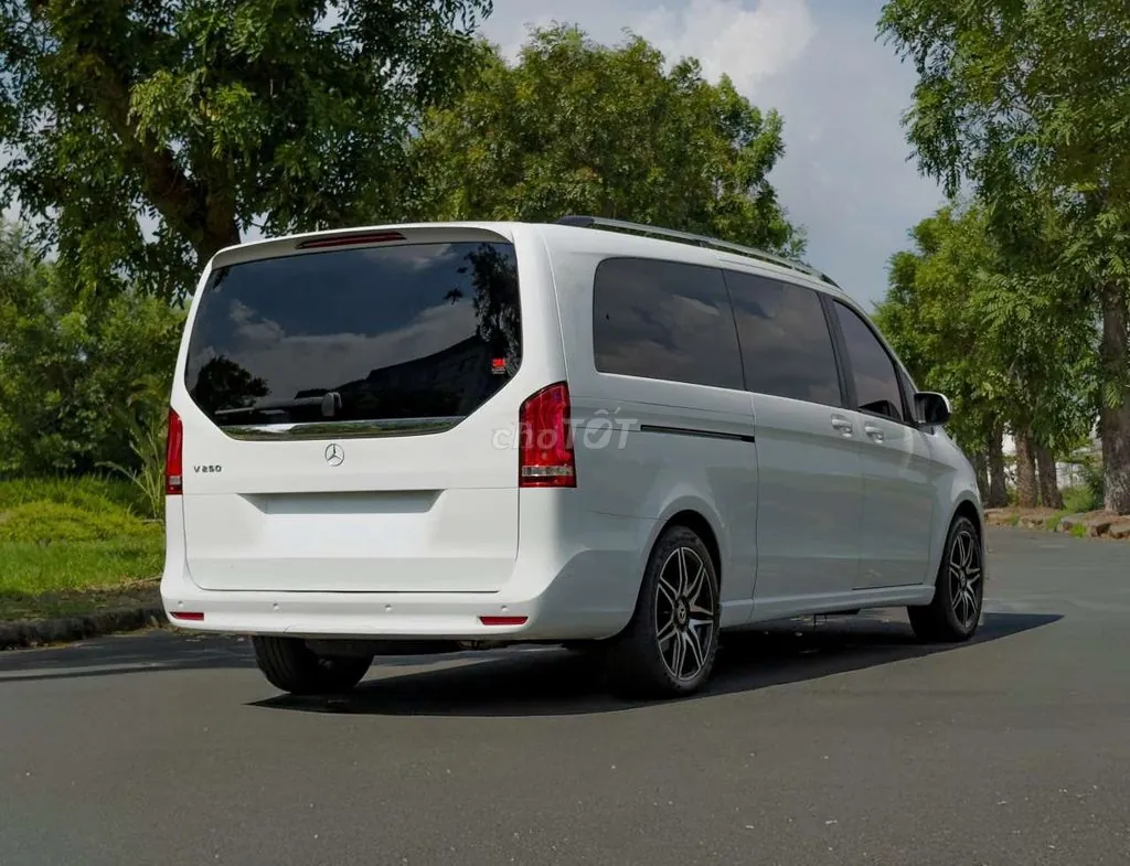 Mercedes-Benz V-Class 2023 photo 4