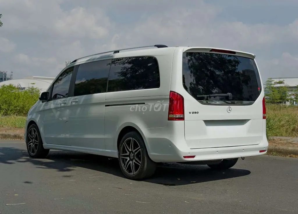 Mercedes-Benz V-Class 2023 photo 5