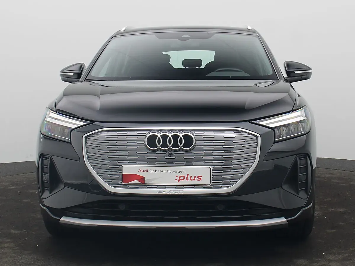 Audi Q4 2023 photo 2