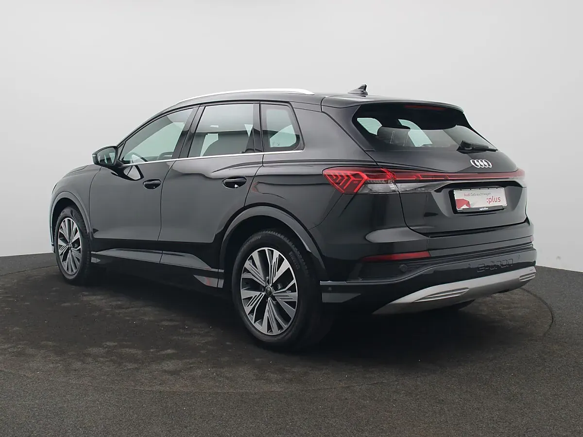 Audi Q4 2023 photo 3