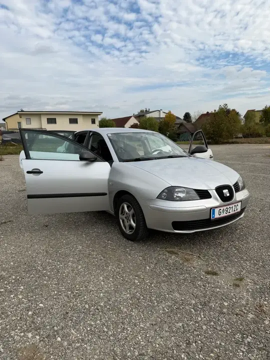 Seat Cordoba 2004 photo 2