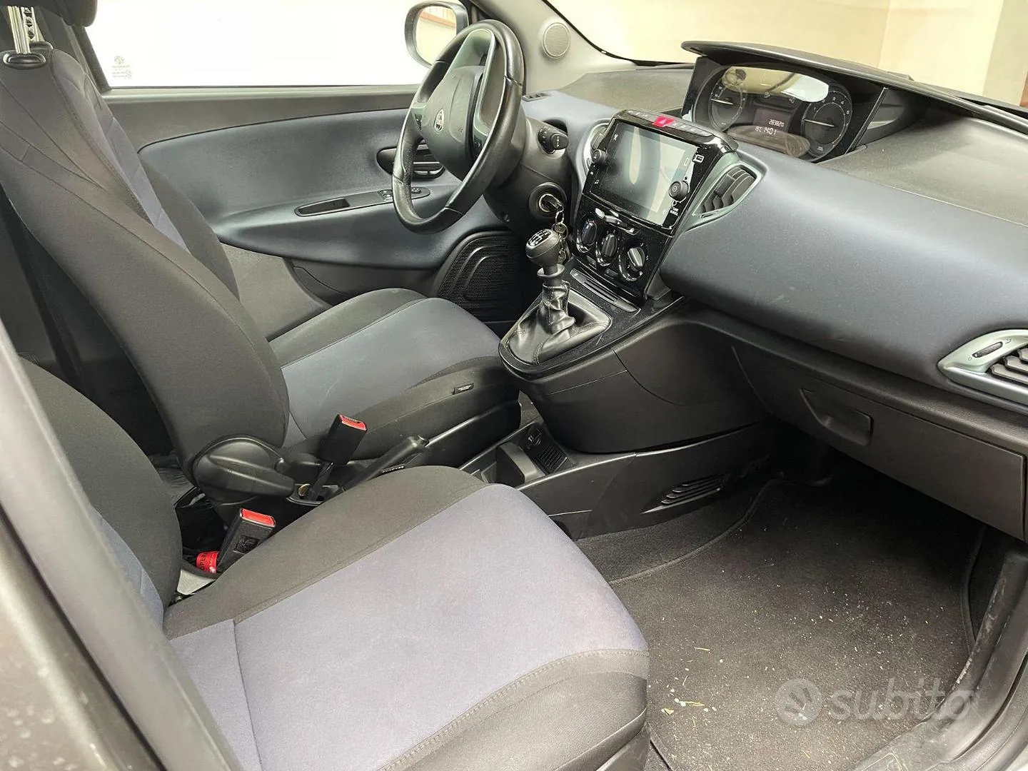 Lancia Ypsilon 2024 photo 2