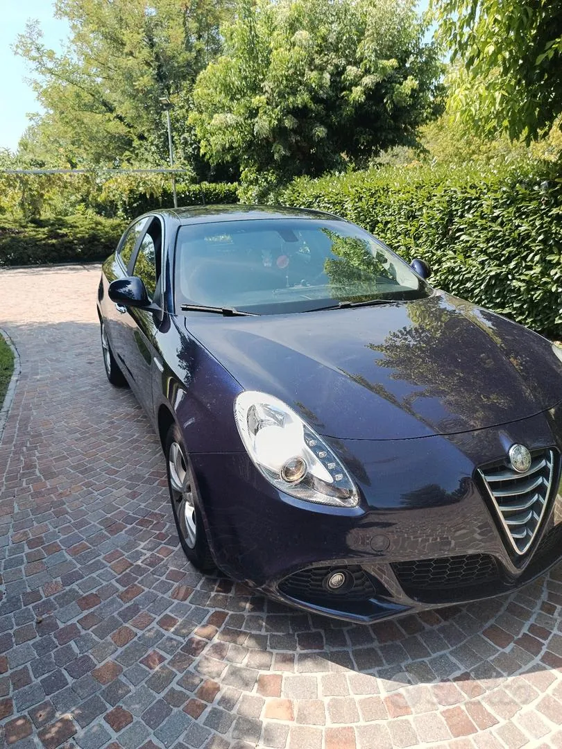 Alfa Romeo Giulietta 2015 photo 2