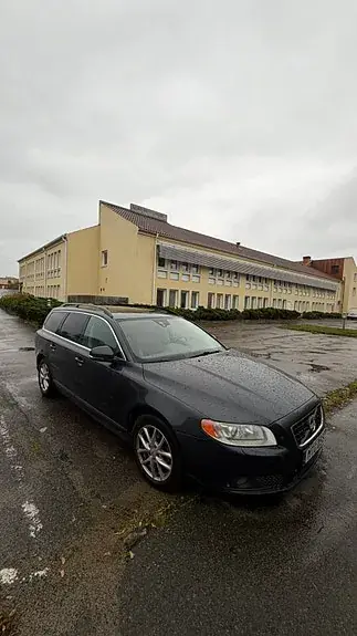 Volvo V70 2012 photo 2