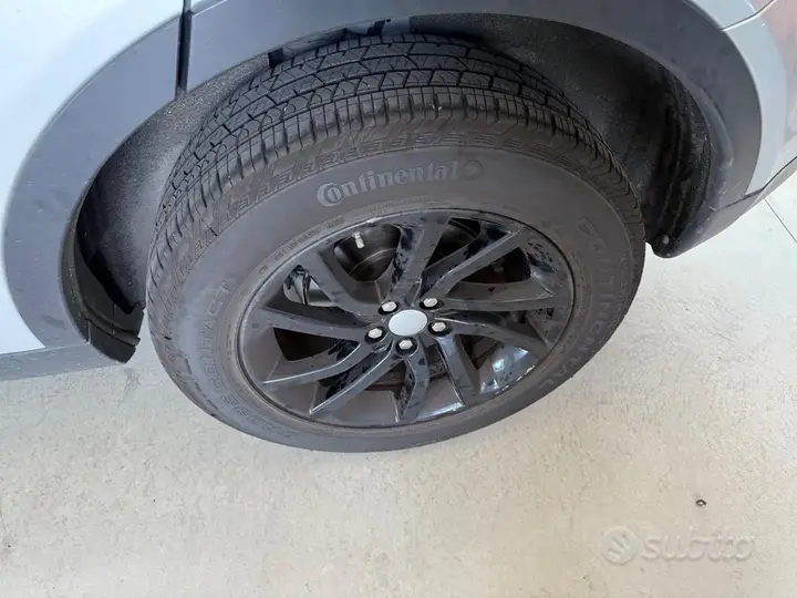 Land Rover Discovery Sport 2019 photo 5