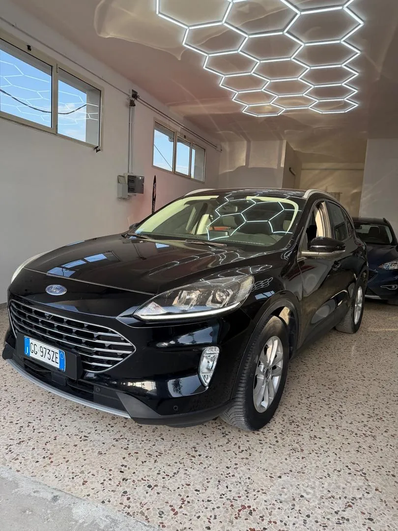 Ford Kuga 2021 photo 2