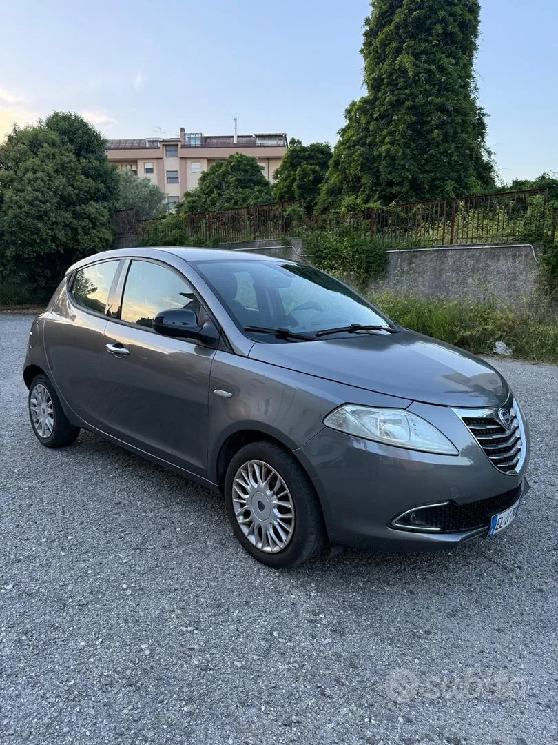 Lancia Ypsilon