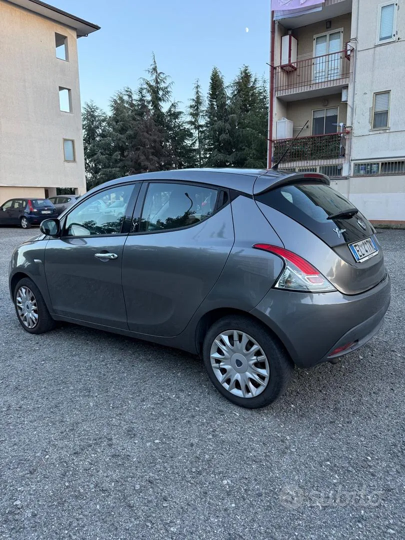 Lancia Ypsilon 2013 photo 4